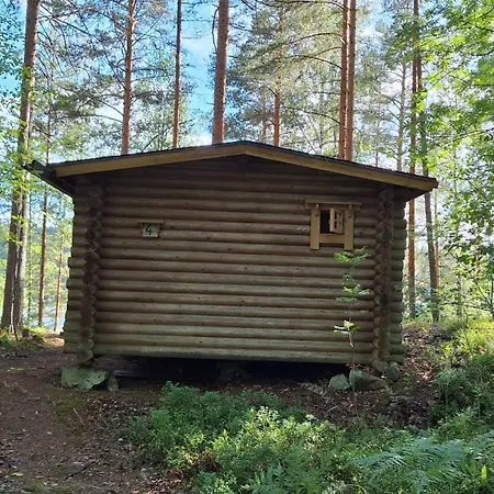 Metsaesydaen Moekki 4 Mettaepoeyroeoe Camping