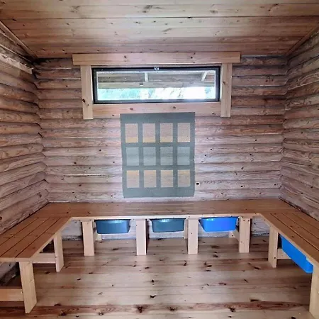 Metsaesydaen Moekki 4 Mettaepoeyroeoe Кемпинг *