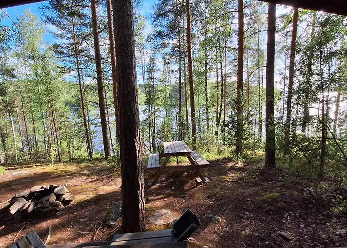 Metsaesydaen Moekki 4 Mettaepoeyroeoe Camping Puumala