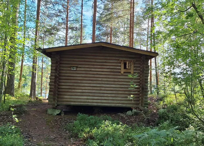 Metsaesydaen Moekki 4 Mettaepoeyroeoe Camping