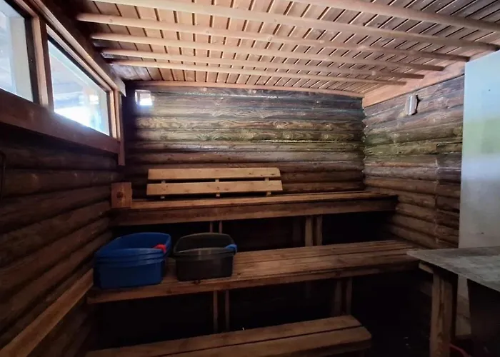 Metsaesydaen Moekki 4 Mettaepoeyroeoe * Puumala