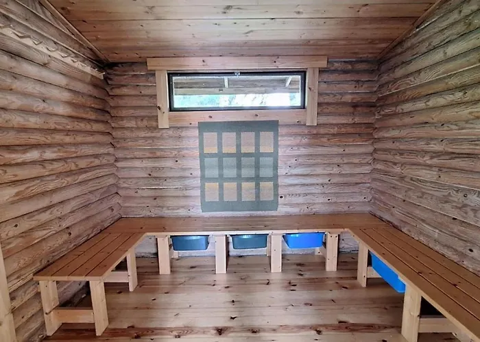 Metsaesydaen Moekki 4 Mettaepoeyroeoe Camping *