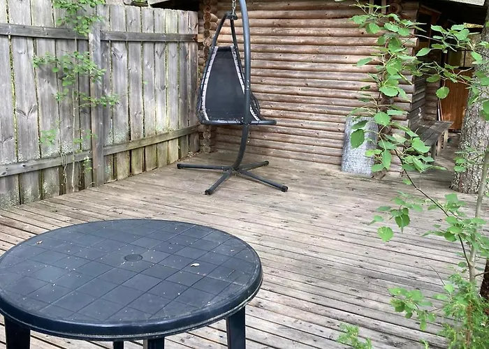 Metsaesydaen Moekki 4 Mettaepoeyroeoe Camping *